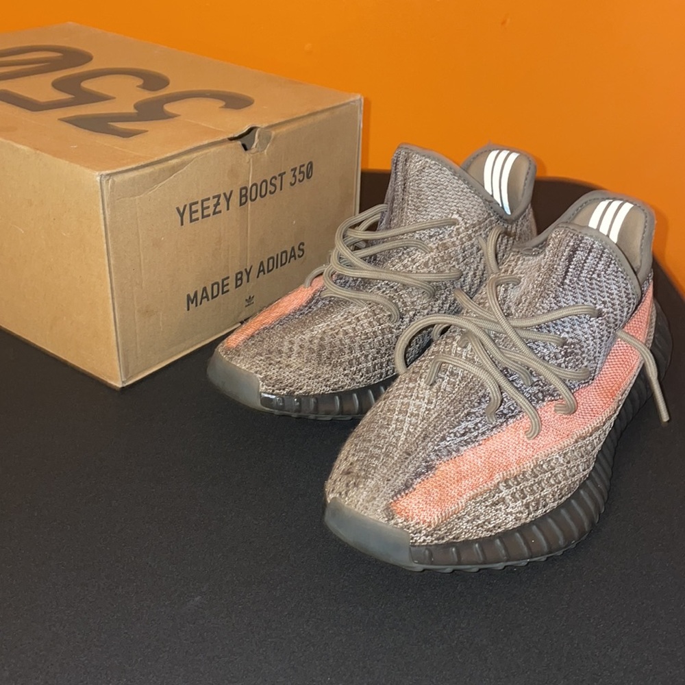 Yeezy Boost 350 V2 - Picture 2 of 7